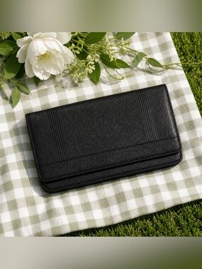 Tarkor Bags Black Leather Zippered Wallet